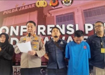 Keterangan Pers Polda Jabar dalam penuntasan kasus pembunuhan Vina dan Eky, dengan menghadirkan tersangka Pegi Setiawan alias Perong, otak pembunuhan.(Foto:Dok.Polda Jabar).