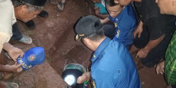 Mayat bocah ditemukan di dalam gorong-gorong usai dilaporkan hilang saat main prosotan di parit di Dusun Cibeureum Rt 001 Rw 017 Desa Rancah Kec. Rancah Kab. Ciamis.