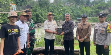 Kementerian Pariwisata dan Ekonomi Kreatif/Badan Pariwisata dan Ekonomi Kreatif (Kemenparekraf/Baparekraf) memfasilitasi workshop bertajuk "Bincang-Bincang Ekosistem Kepariwisataan dan Green Action Ekosistem Pariwisata Sungai" bagi para pelaku pariwisata dan ekonomi kreatif yang berada di Desa Cijambe, Sukabumi, Jawa Barat.