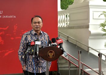 Menteri Komunikasi dan Informatika memberikan keterangan pers usai rapat internal (rapin) mengenai lanjutan pembahasan pemberantasan judi online di Istana Merdeka, Jakarta, Rabu (22/05/2024) siang. (Foto: Humas Setkab/Rahmat)