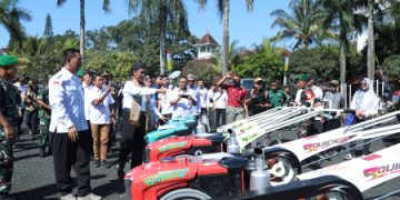 Mentan minta wartawan awasi distribusi pupuk subsidi yang kuotanya sudah ditambahi hingga 100 persen.