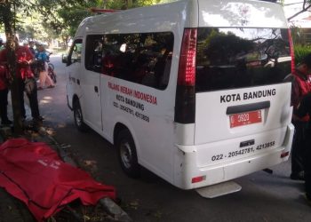 Pesepeda meninggal di Dago tepatnya di depan Apotik Kimia Farma Simpang Dago, Minggu 12 Mei 2024.