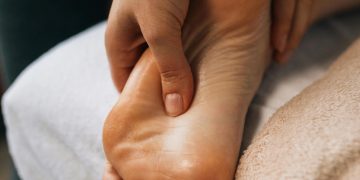 Pijat kaki kesemutan Cara Mengatasi Kesemutan Dengan Sederhana