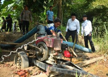Pj. Bupati Sumedang Yudia Ramli menyebut pompanisasi sebagai solusu alternatif atas kekeringan dan gagal panen di Kecamatan Ujungjaya pada masa tanam kedua.
