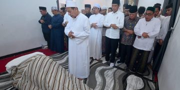 Presiden Joko Widodo takziah ke rumah duka istri Habib Luthfi