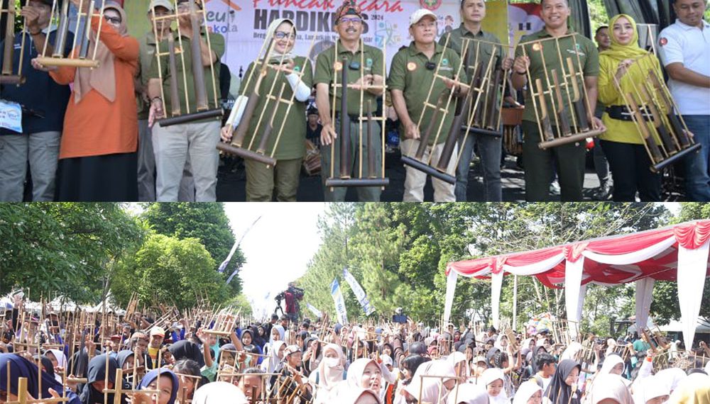 Ribuan pelajar Kuningan main angklung bersama di puncak peringatan Hari Pendidikan Nasional di Kabupaten Kuningan Minggu 19 Mei 2024.