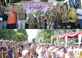 Ribuan pelajar Kuningan main angklung bersama di puncak peringatan Hari Pendidikan Nasional di Kabupaten Kuningan Minggu 19 Mei 2024.
