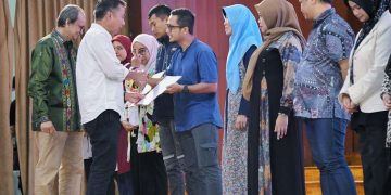 Sebanyak 1.000 produk UMKM Jabar mendapatkan sertifikat halal dari Kementerian Koperasi dan Usaha Kecil Menengah (KUKM) RI.