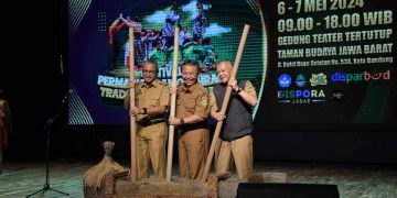 Sekda Jabar buka festival olahraga tradisional di di Gedung Teater Tertutup, Taman Budaya Jabar, Kota Bandung, Senin (6/5/2024).