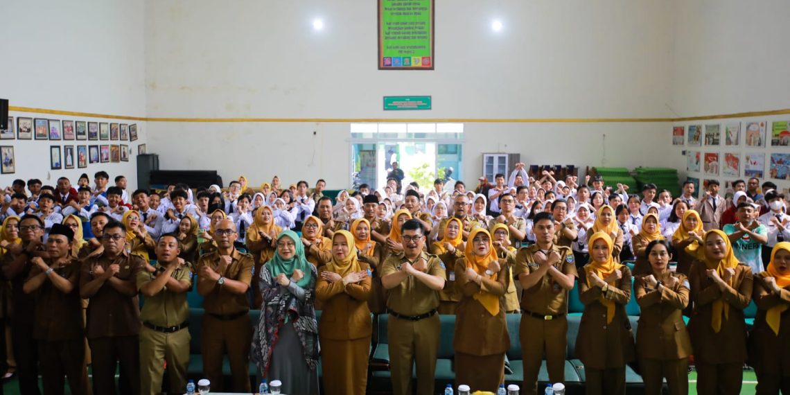 Sekolah di Bandung harus bebas perundungan dengan menghadirkan suasana aman, nyaman, dan menyenangkan di sekolah, kata Plh Sekretaris Daerah Kota Bandung, Hikmat Ginanjar.