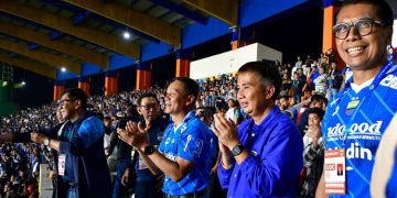 Semoga Persib berhasil juara, kata Penjabat Gubernur Jawa Barat Bey Machmudin. Bey menonton pertandingan pertemuan pertama final seri Championship BRI Liga 1 2023-2024, Persib Bandung melawan Madura United di Stadion Si Jalak Harupat, Kabupaten Bandung, Minggu (26/5/2024).