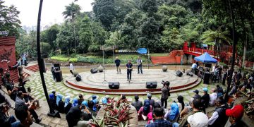 Teras Cikapundung tampil segar kembali menjadi kawasan wisata setelah Pemerintah Kota (Pemkot) Bandung menggulirkan Gemericik (Gelaran Mengekspresikan Rindu Cikapundung), Sabtu 25 Mei 2024.