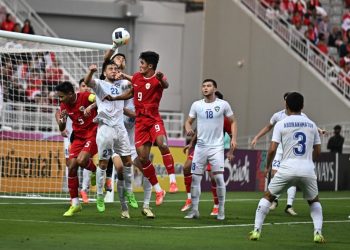 Presiden Jokowi optimistis Timnas Indonesia U-23 masuk ke Olimpiade Paris 2024. Hal tersebut disampaikan Kepala Negara menanggapi kekalahan timnas Indonesia U-23 atas Uzbekistan pada babak semifinal Piala Asia U-23.