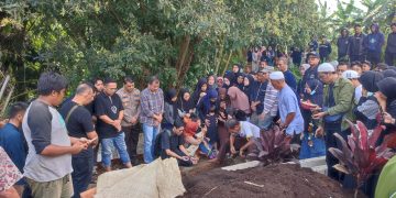 Korban pesawat jatuh di BSD Serpong Tangerang dimakamkan Senin 20 Mei 2024 di Bandung.