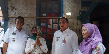 Warga Sumedang miskin ekstrem nonproduktif diberikan bantuan bekal hidup, kata Pj kata Bupati Sumedang Yudia Ramli Rabu (8/5/2024).