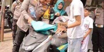 Satrio Mukhti Raharjo, calon siswa Bintara Polri, yang menjadi korban begal, mendapat hadiah sepeda motor baru.(Foto:Istimewa).