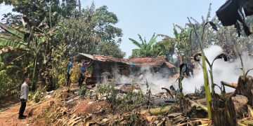 Kebakaran timpa rumah panggung di Sumedang, tepatnya di Dusun Pamulihan RT 01/03 Ds. Pamulihan Kec. Situraja Kab. Sumedang. Informasi Polres Sumedang menyebutkan kebakaran terjadi pada Rabu 22 Mei 2024