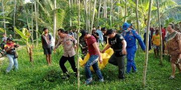 Mayat tanpa identitas di pinggir sungai Pangandaran. Lokasi tepatnya di Sungai Ciputrapinggan Blok Cingcin Dusun Bojongkarekes RT 03 RW 13 Desa Babakan Kec/Kab. Pangandaran Jawa Barat.