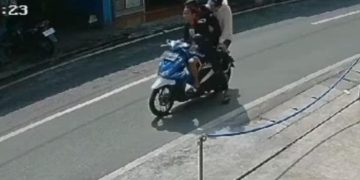 Tangkapan layar CCTV dua pelaku perampasan sepeda motor bocah, setelah memaksa menumpang di Jalan Usman Dhomiri, Kelurahan Padasuka, Kecamatan Cimahi Tengah, Kota Cimahi.(Foto:Istimewa)