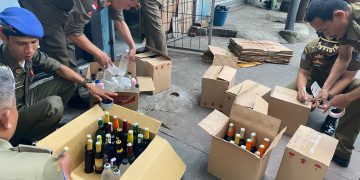 Satuan Polisi Pamong Praja (Satpol PP) Kota Bandung bersama Denpom dan Polrestabes Bandung menyita 276 botol minuman beralkohol dari berbagai jenis dan merk serta 278 butir obat-obatan daftar G.