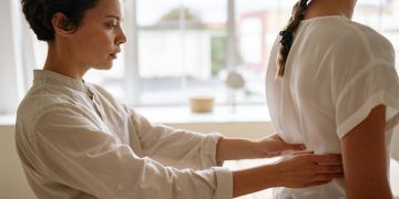 cara mengatasi sakit pinggang atau punggung