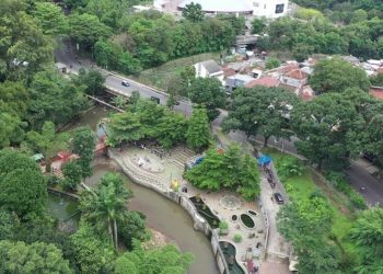 Taman Teras Cikapundung Kota Bandung Teras Cikapundung Kota Bandung direaktivasi. Menurut rencana akan diresmikan pada Minggu 26 Mei 2024 mendatang.