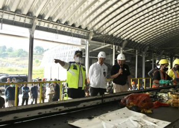 Sekda Jabar tinjau TPPAS Lulut Nambo Bogor melihat uji coba pemrosesan sampah menggunakan teknologi Mechanical Biological Treatment (MBT). Proses itu mengonversi sampah menjadi Refused Derived Fuel (RDF) dan kompos.