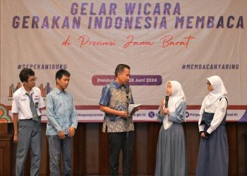 Penjabat Gubernur Jawa Barat, Bey Machmudin, mengungkapkan apresiasi mendalam kepada Pemerintah Pusat atas sumbangan besar-besaran 726.000 buku dalam upaya memajukan budaya literasi dan meningkatkan kecerdasan masyarakat di Jawa Barat.