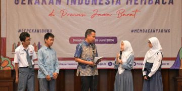 Penjabat Gubernur Jawa Barat, Bey Machmudin, mengungkapkan apresiasi mendalam kepada Pemerintah Pusat atas sumbangan besar-besaran 726.000 buku dalam upaya memajukan budaya literasi dan meningkatkan kecerdasan masyarakat di Jawa Barat.