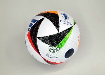 Adidas pasok bola resmi Piala Eropa 2024 bernama euro 2024Fussballliebe.