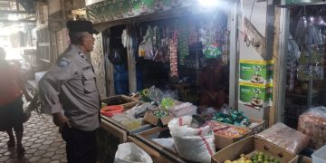 Satgas Pangan Polda Jabar Memantau harga dan stok kepokmas di pasar tradisional Desa Patrol Kec. Patrol Kab. Indramayu, Jum’at 14 Juni 2024.