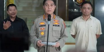 Kabid Humas Polda Jabar, Kombes Pol. Jules Abraham Abast, sampaikan perkembangan terbaru penanganan kasus pembunuhan Vina dan Eky, di Mapolda Jabar, Senin (10/06/2024).(Foto:Istimewa).