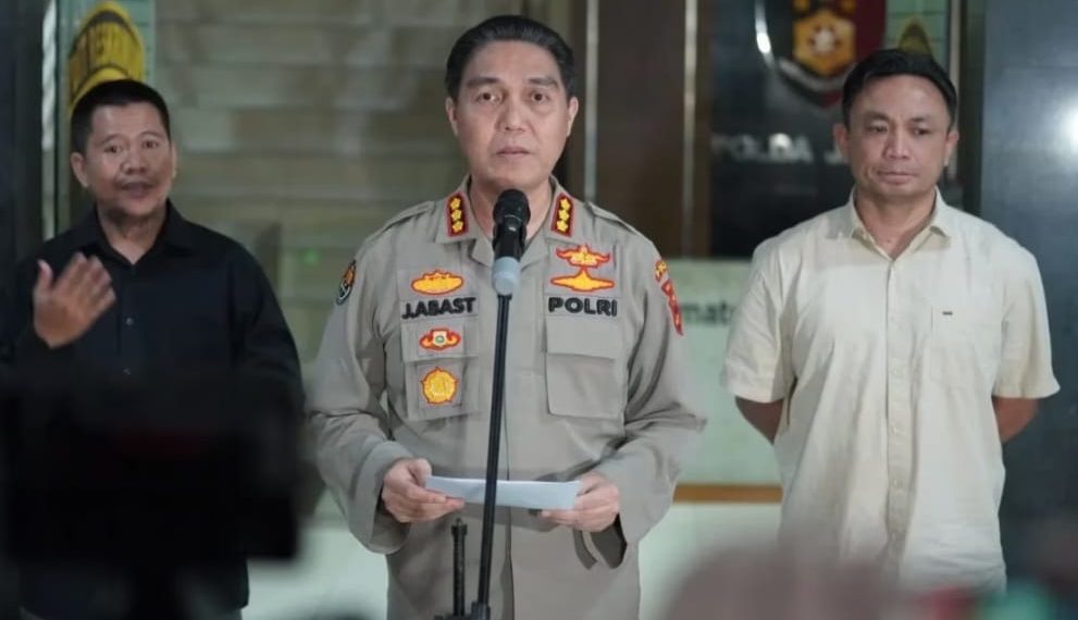 Kabid Humas Polda Jabar, Kombes Pol. Jules Abraham Abast, sampaikan perkembangan terbaru penanganan kasus pembunuhan Vina dan Eky, di Mapolda Jabar, Senin (10/06/2024).(Foto:Istimewa).