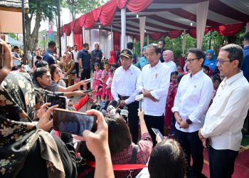 Presiden Jokowi Menyampaikan Keterangan Pers Usai Tinjau Posyandu Terintegrasi RW 02 Cipete Utara, Selasa (11/6/2024). (Foto: BPMI Setpres/Muchlis Jr)