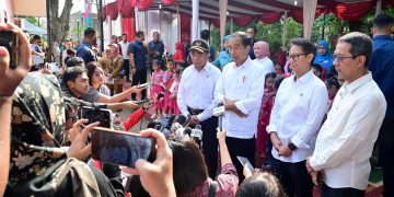 Presiden Jokowi Menyampaikan Keterangan Pers Usai Tinjau Posyandu Terintegrasi RW 02 Cipete Utara, Selasa (11/6/2024). (Foto: BPMI Setpres/Muchlis Jr)