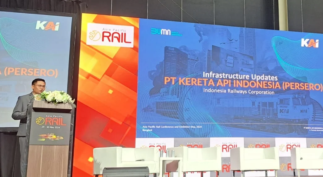 Delegasi PT Kereta Api Indonesia (Persero) turut serta dalam acara bergengsi Asia Pacific Rail Conference and Exhibition 2024 yang berlangsung di Bangkok, Thailand pada 29-30 Mei 2024.
