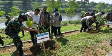 Penjabat Gubernur Jawa Barat, Bey Machmudin, turut serta dalam acara Puncak Hari Lingkungan Hidup Tingkat Provinsi Jawa Barat di Taman Ikon Sektor 8 Citarum, Kabupaten Bandung.