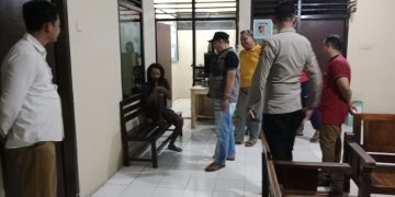 Polisi amankan ‘orang gila’ meresahkan di Kalipucang Kabupaten Pangandaran Jawa Barat.