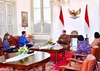 Presiden Joko Widodo terima kunjungan Menteri Iklim dan Lingkungan Hidup Norwegia Andreas Bjelland Eriksen beserta delegasi di Istana Merdeka,
