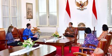 Presiden Joko Widodo terima kunjungan Menteri Iklim dan Lingkungan Hidup Norwegia Andreas Bjelland Eriksen beserta delegasi di Istana Merdeka,