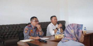 Dinas Perhubungan (Dishub) Kabupaten Garut mengadakan Rapat Forum Lalulintas di Aula Kantor Dishub Kabupaten Garut, Jalan Merdeka, Kecamatan Tarogong Kidul, pada Rabu (12/6/2024). Kegiatan ini dipimpin oleh Asisten Pemerintahan dan Kesejahteraan Rakyat Sekretariat Daerah Kabupaten Garut, Bambang Hafidz.