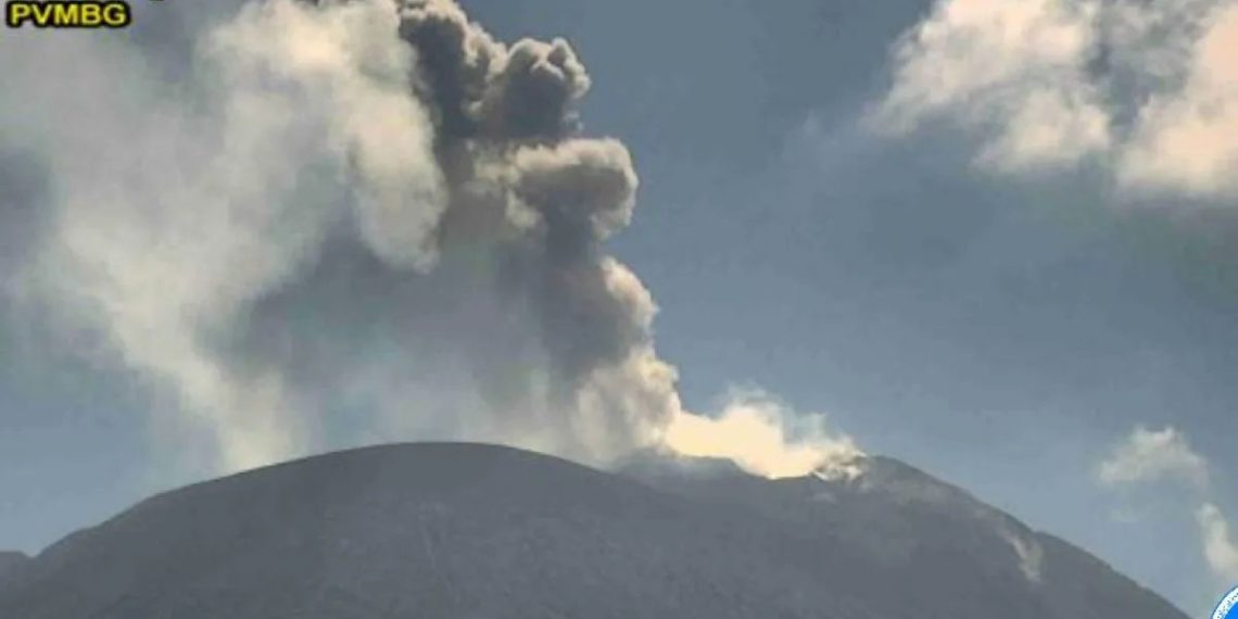 emantauan Pusat Vulkanologi dan Mitigasi Bencana Geologi (PVMBG) Badan Geologi Kementerian Energi dan Sumber Daya Mineral (ESDM) menunjukkan aktivitas vulkanik Gunungapi Ili Lewotolok menunjukkan penurunan.