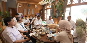 Teaching Factory SMK bisa tekan pengangguran SMK, kata Sekda Jabar Herman Suryatman.