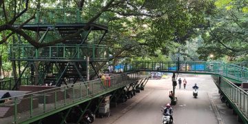 Babakan Siliwangi adalah salah satu hutan kota yang berada di tengah Kota Bandung. Hingga saat ini, keasriannya masih terus terjaga.