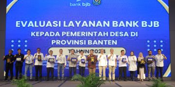 PT Bank Pembangunan Daerah Jawa Barat dan Banten Tbk., (bank bjb) menunjukkan komitmennya untuk mendukung kemajuan perekonomian desa melalui layanan perbankan yang inovatif. Dalam kegiatan yang diselenggarakan di Ballroom Hotel Aston, Serang, Banten, bank bjb bersama Asosiasi Pemerintah Desa Seluruh Indonesia (APDESI) Provinsi Banten menggelar acara Evaluasi Layanan kepada Pemerintah Desa serta Silaturahmi dengan Pengurus APDESI.
