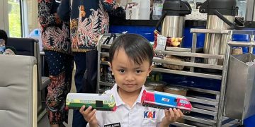 KAI Services Gelar Program "Kidsfun Menu with Papercraft Train Series" untuk Meningkatkan Pengalaman Liburan