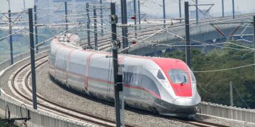 Konsorsium Kereta Cepat Indonesia-China (KCIC) melaporkan berhasil menekan potensi gangguan terhadap operasional Kereta Cepat Whoosh melalui serangkaian sosialisasi yang dilakukan di berbagai sekolah dan masyarakat.