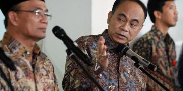 Menteri Komunikasi dan Informatika Budi Arie Setiadi mengungkapkan bahwa praktik judi online telah menyasar profesi wartawan dan karyawan di berbagai kementerian, termasuk Kementerian Kominfo yang dipimpinnya.