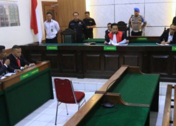 Eman Sulaeman, hakim tunggal sidang gugatan praperadilan tersangka Pegi Setiawan, di Pengadilan Negeri (PN) Bandung, Senin (24/06/2024), menunda persidangan karena ketidak hadiran pihak termohon (Polda Jabar).(Foto:Istimewa).