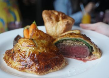 Makan malam menu eropa beef wellington steak